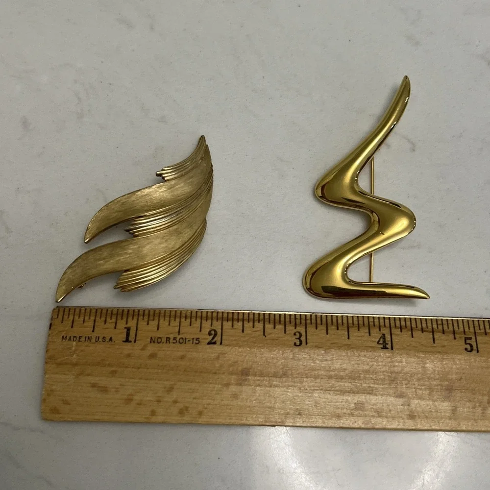 Vtg‎ Trifari Brooch Lot Golden Tone Pin Modernist Signed Designer